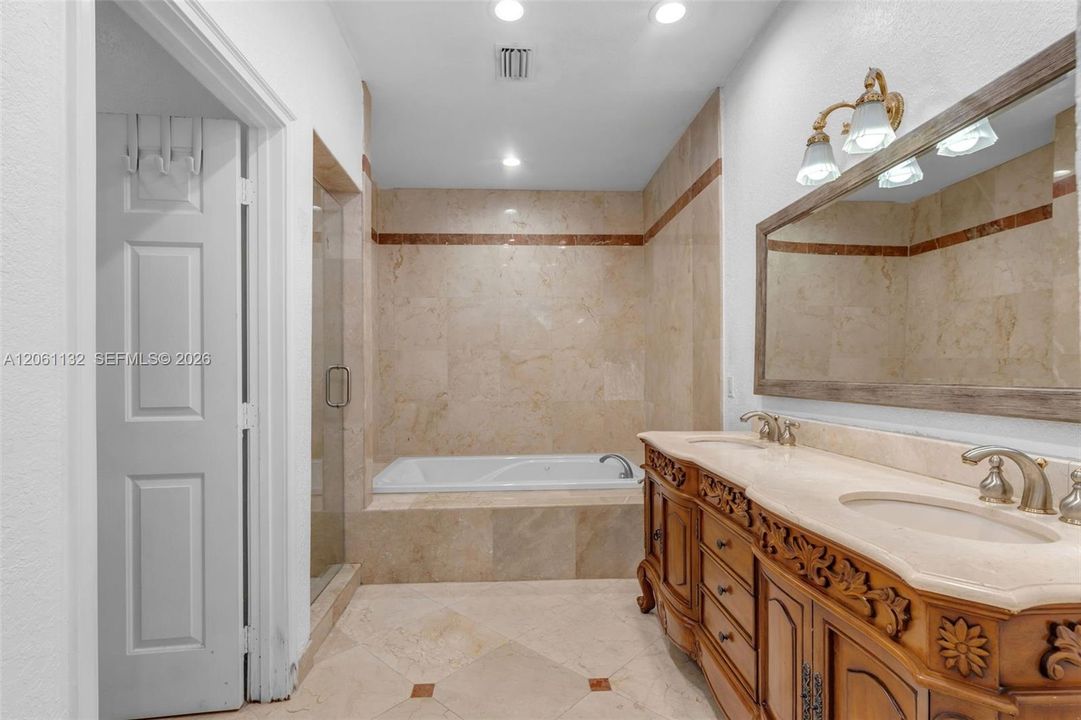 For Sale: $3,295,000 (6 beds, 5 baths, 5417 Square Feet)