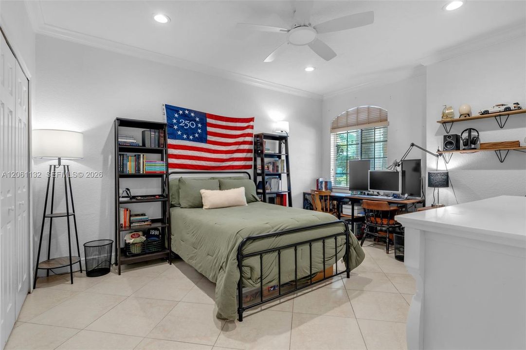 For Sale: $3,295,000 (6 beds, 5 baths, 5417 Square Feet)