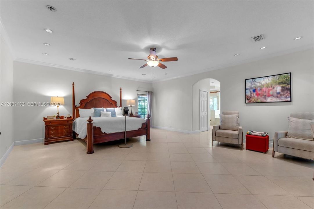 For Sale: $3,295,000 (6 beds, 5 baths, 5417 Square Feet)