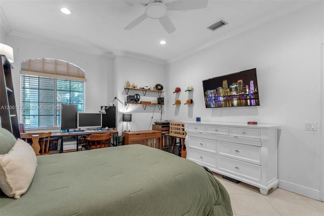 For Sale: $3,295,000 (6 beds, 5 baths, 5417 Square Feet)