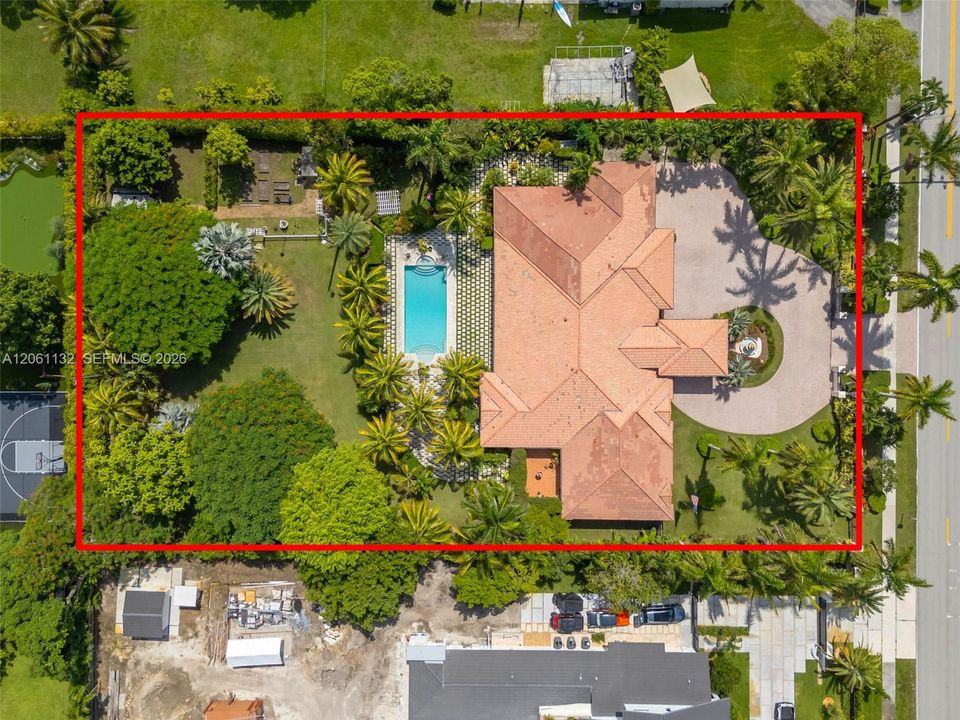 For Sale: $3,295,000 (6 beds, 5 baths, 5417 Square Feet)