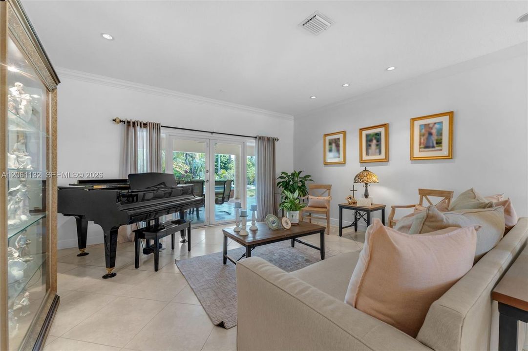 For Sale: $3,295,000 (6 beds, 5 baths, 5417 Square Feet)