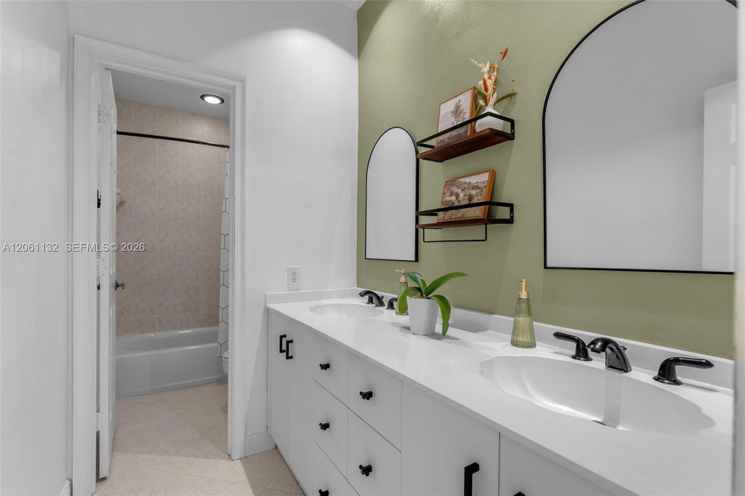 For Sale: $3,295,000 (6 beds, 5 baths, 5417 Square Feet)