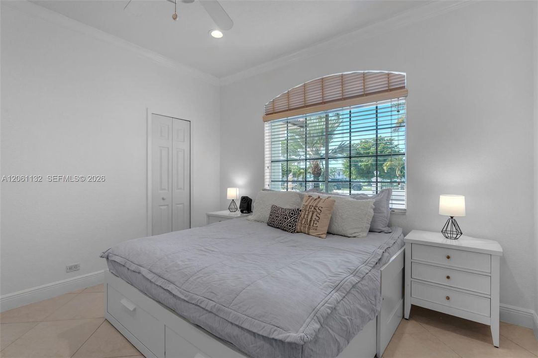 For Sale: $3,295,000 (6 beds, 5 baths, 5417 Square Feet)