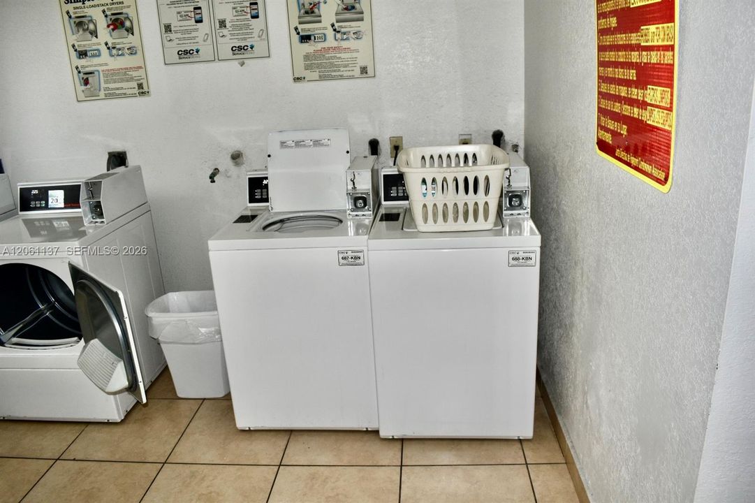 На продажу: $279,900 (2 спален, 2 ванн, 831 Квадратных фут)