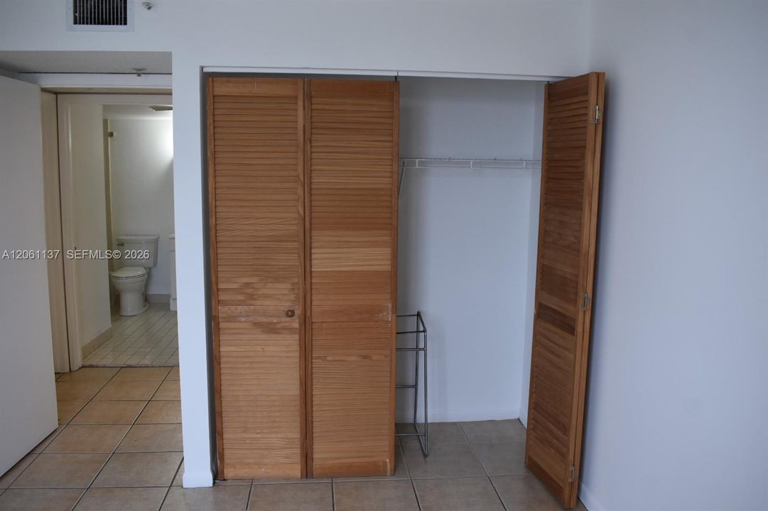 На продажу: $279,900 (2 спален, 2 ванн, 831 Квадратных фут)