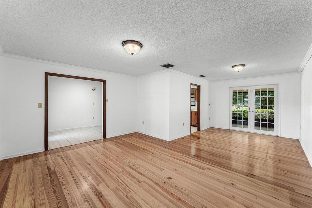 Living Room/Dining