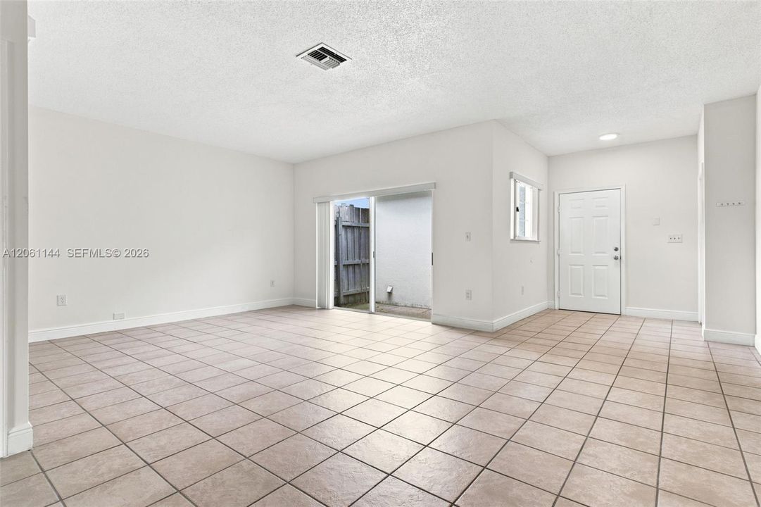 En Venta: $724,999 (3 camas, 2 baños, 1650 Pies cuadrados)