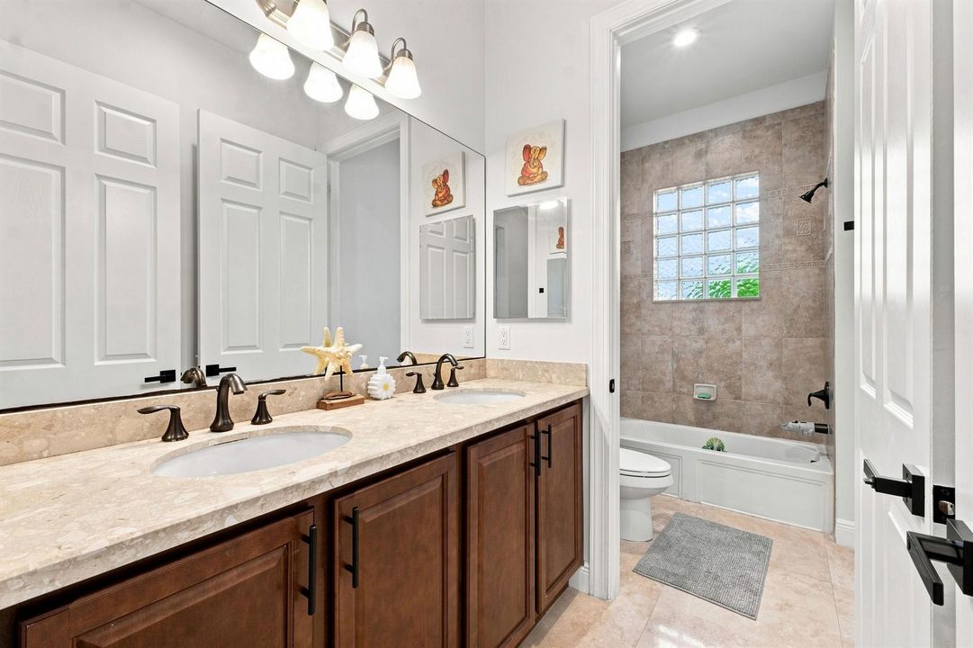 11883 NW 79th Ct _045