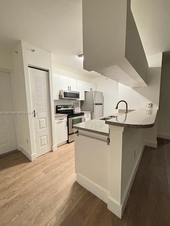 На продажу: $239,900 (2 спален, 1 ванн, 747 Квадратных фут)