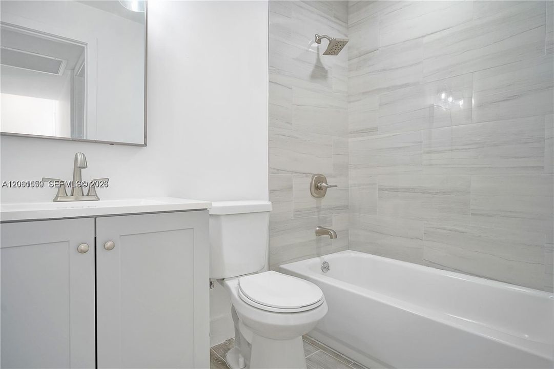На продажу: $375,000 (2 спален, 2 ванн, 1056 Квадратных фут)