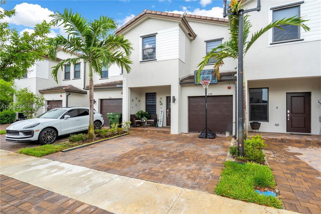 En Venta: $630,000 (3 camas, 2 baños, 1756 Pies cuadrados)