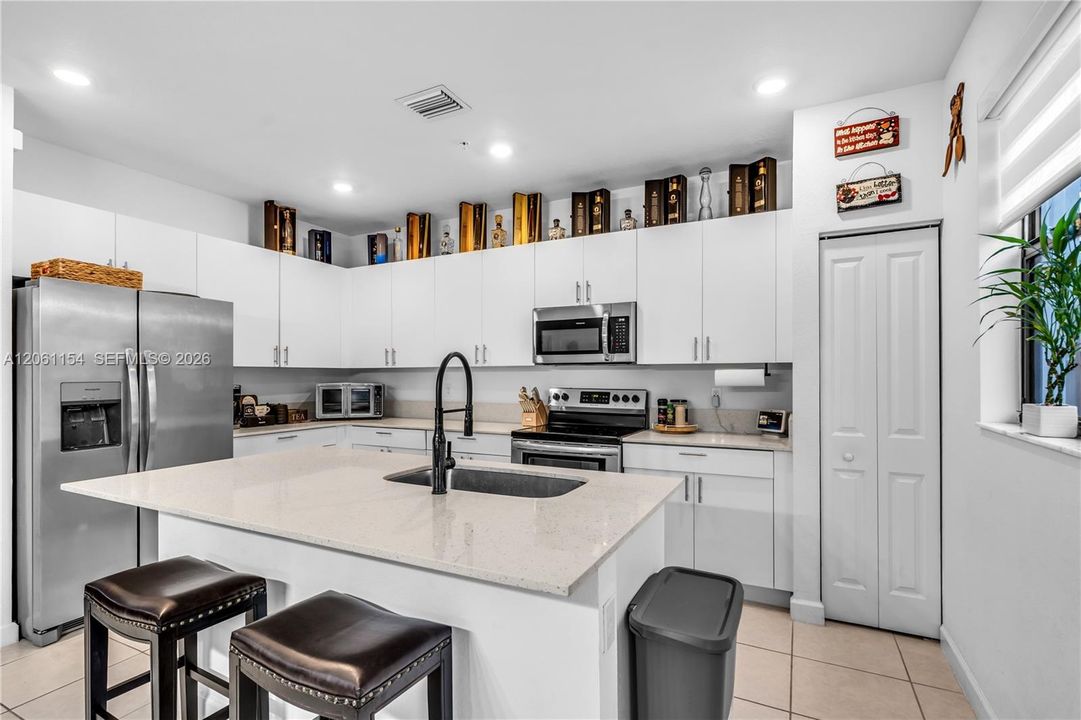 En Venta: $630,000 (3 camas, 2 baños, 1756 Pies cuadrados)