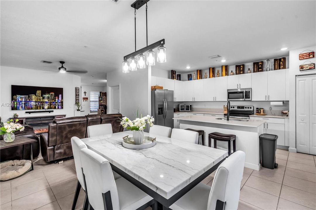 En Venta: $630,000 (3 camas, 2 baños, 1756 Pies cuadrados)