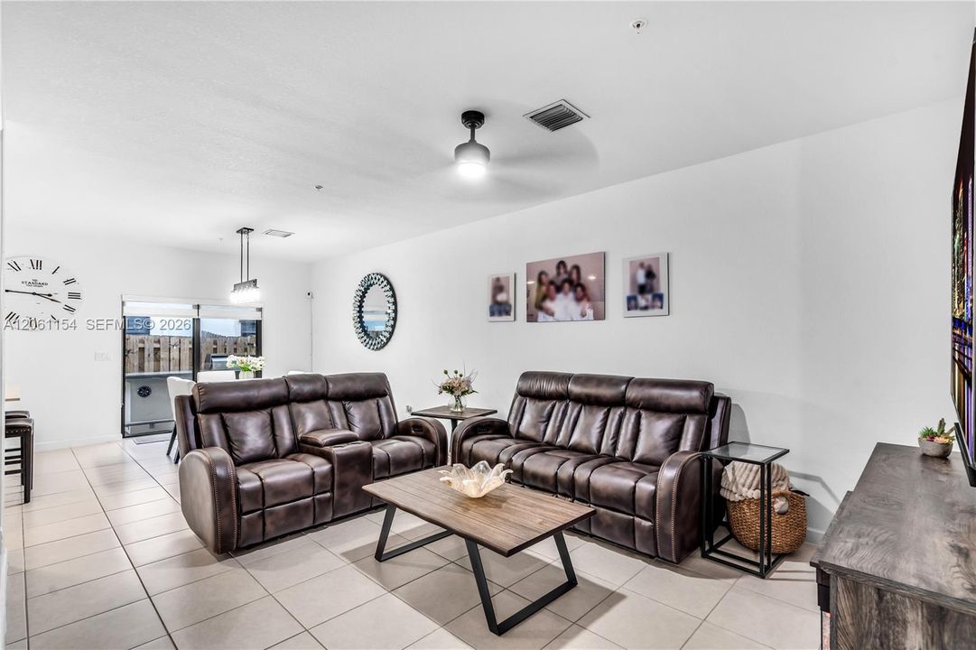 En Venta: $630,000 (3 camas, 2 baños, 1756 Pies cuadrados)