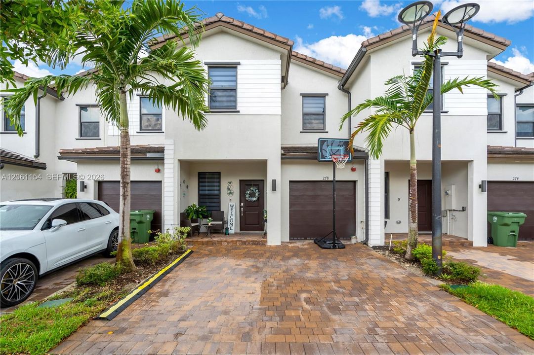 En Venta: $630,000 (3 camas, 2 baños, 1756 Pies cuadrados)