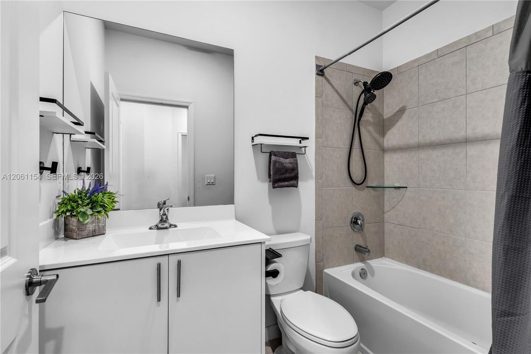 En Venta: $630,000 (3 camas, 2 baños, 1756 Pies cuadrados)