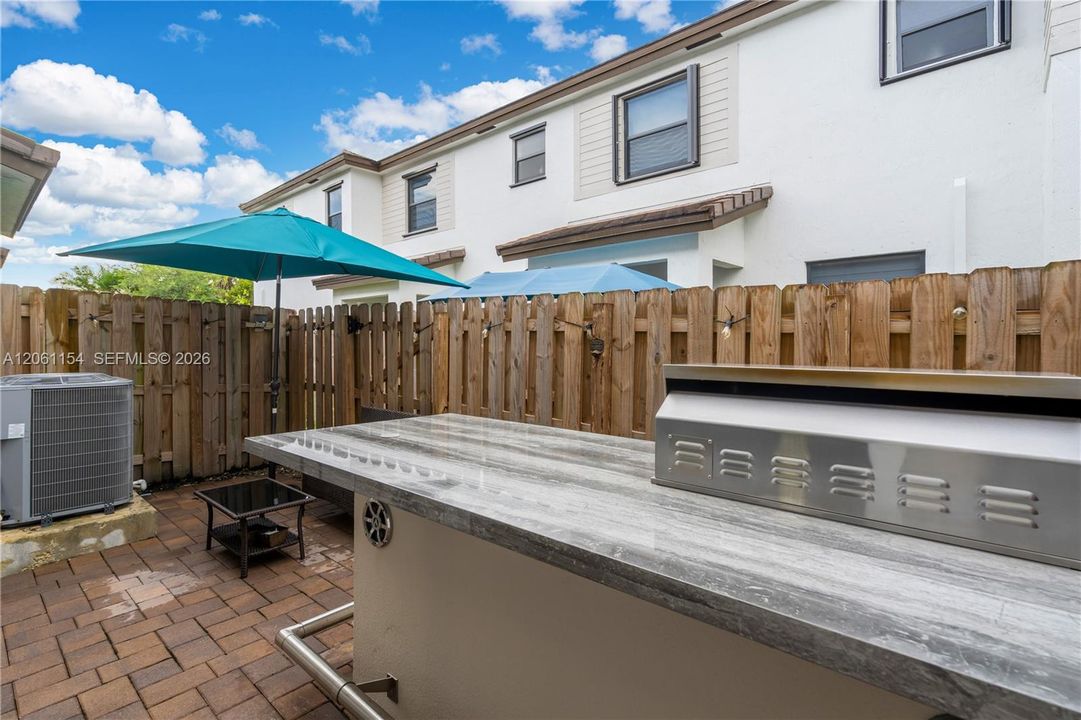 En Venta: $630,000 (3 camas, 2 baños, 1756 Pies cuadrados)