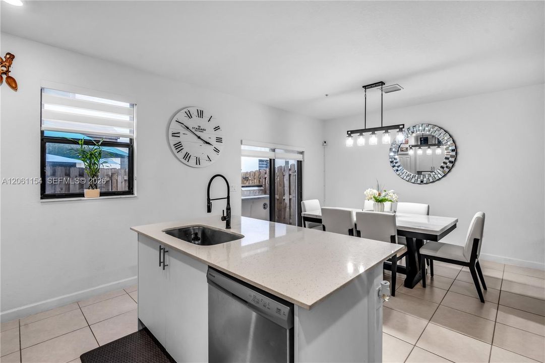 En Venta: $630,000 (3 camas, 2 baños, 1756 Pies cuadrados)