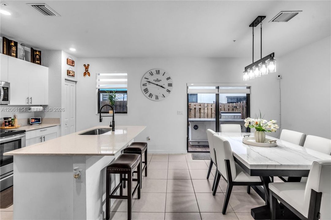 En Venta: $630,000 (3 camas, 2 baños, 1756 Pies cuadrados)