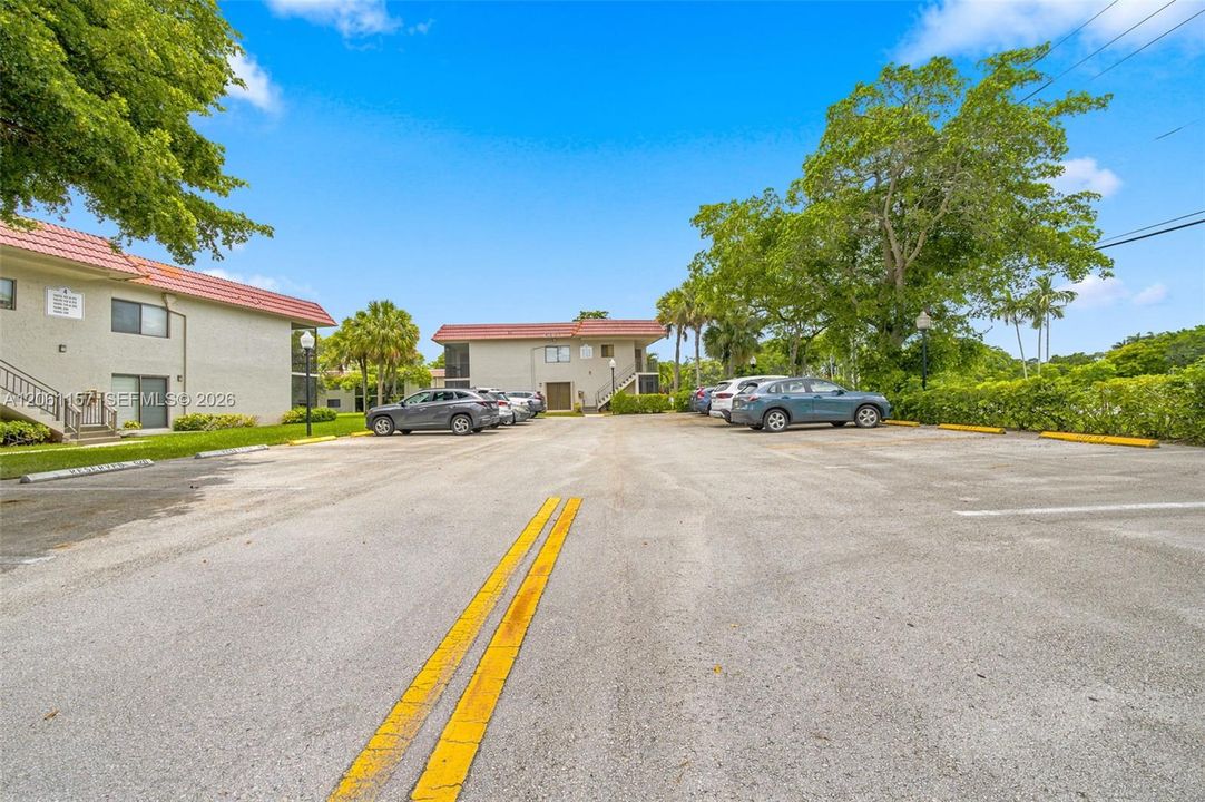 For Sale: $305,000 (2 beds, 2 baths, 1235 Square Feet)