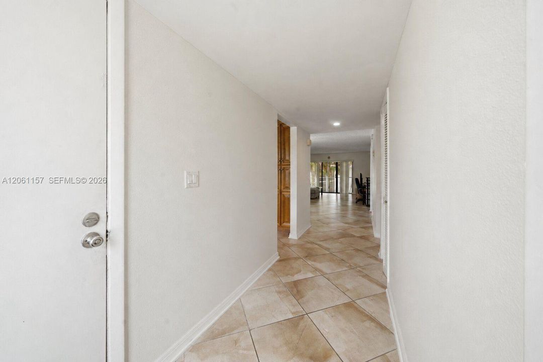 For Sale: $305,000 (2 beds, 2 baths, 1235 Square Feet)