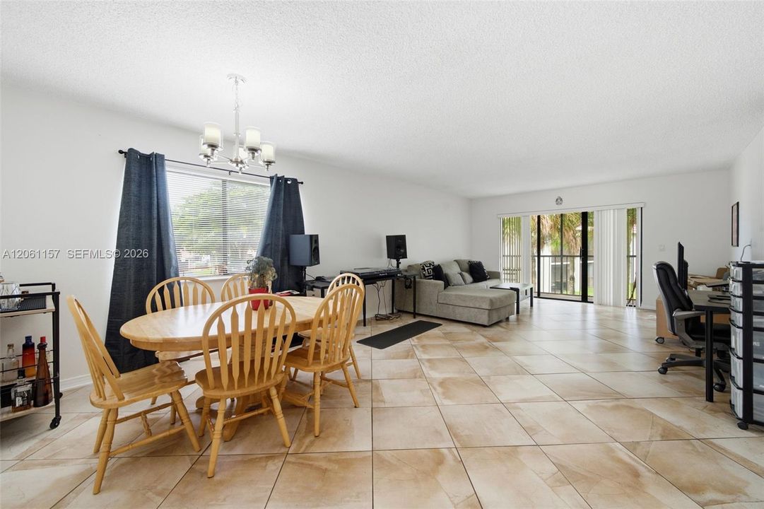 For Sale: $305,000 (2 beds, 2 baths, 1235 Square Feet)
