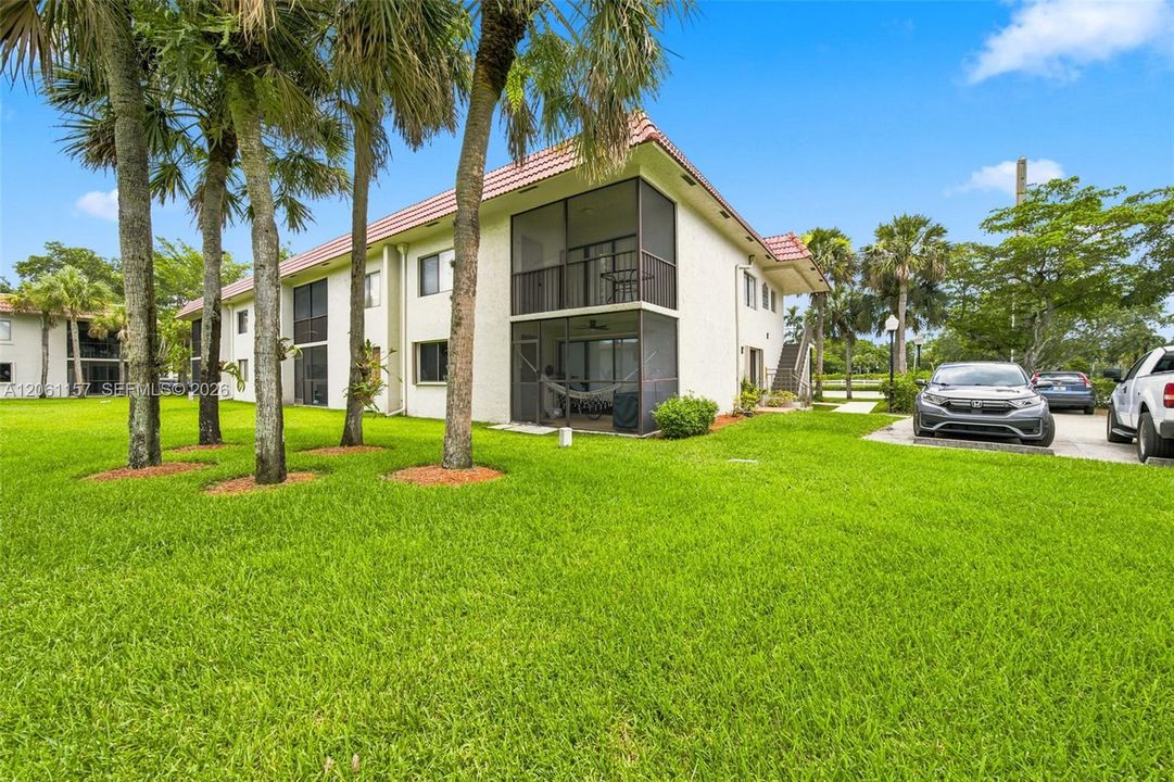 For Sale: $305,000 (2 beds, 2 baths, 1235 Square Feet)