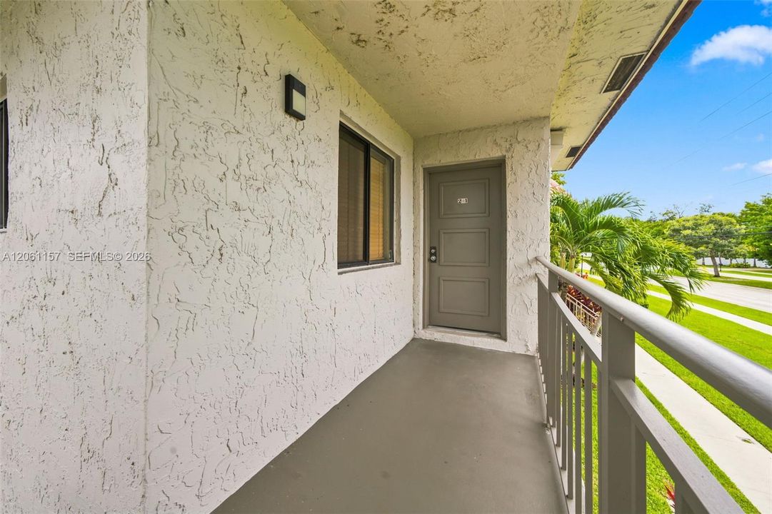 For Sale: $305,000 (2 beds, 2 baths, 1235 Square Feet)