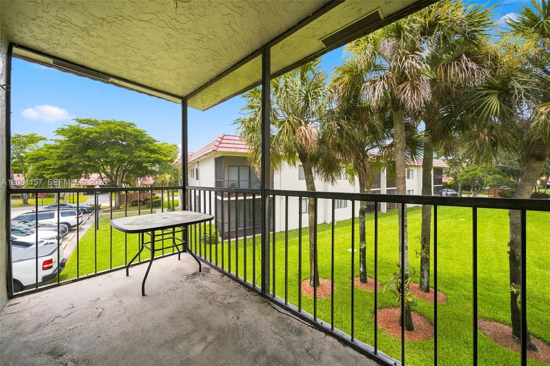 For Sale: $305,000 (2 beds, 2 baths, 1235 Square Feet)