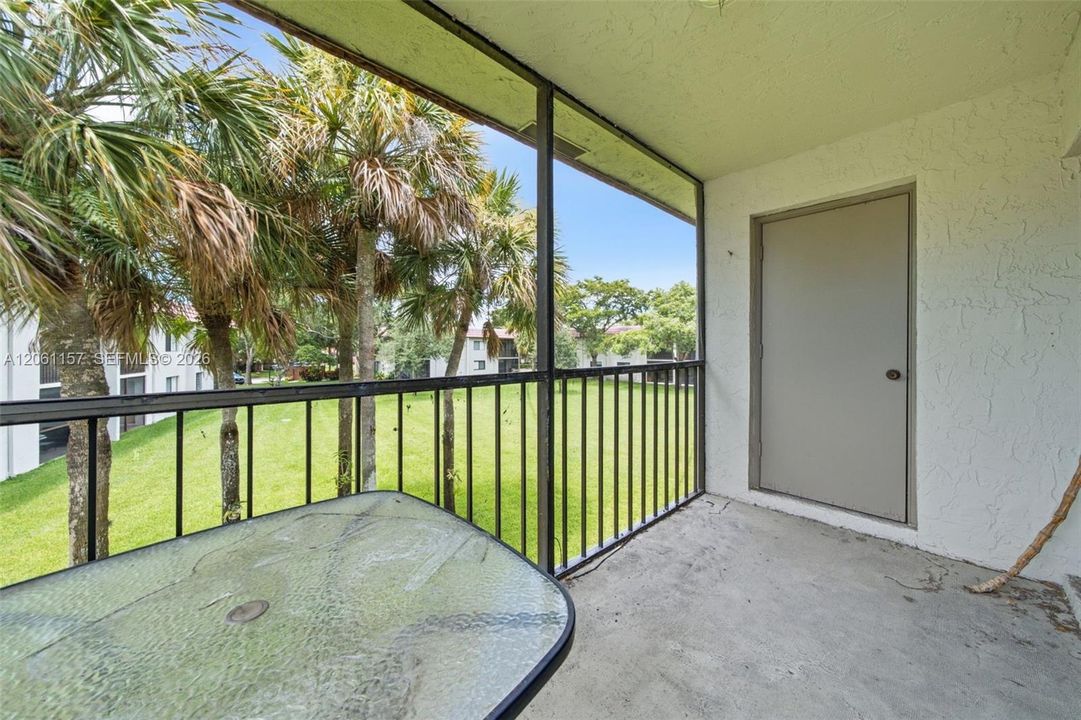 For Sale: $305,000 (2 beds, 2 baths, 1235 Square Feet)