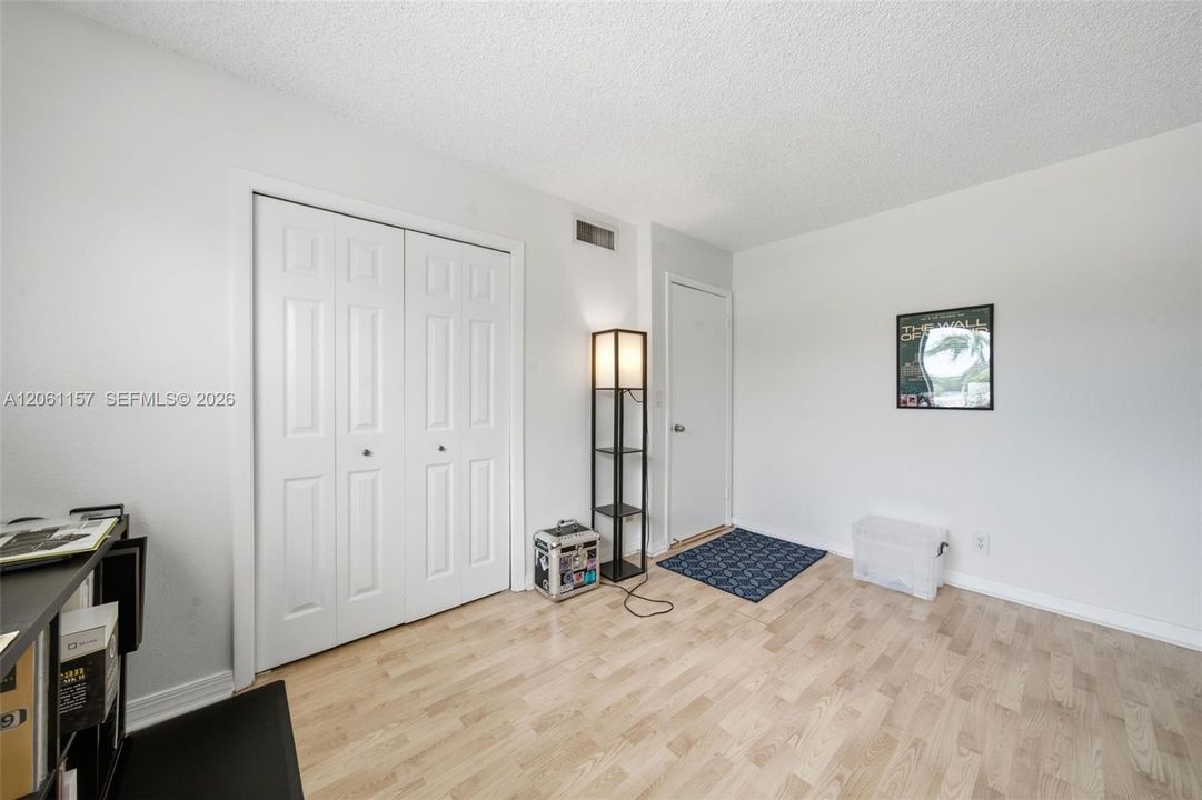 For Sale: $305,000 (2 beds, 2 baths, 1235 Square Feet)