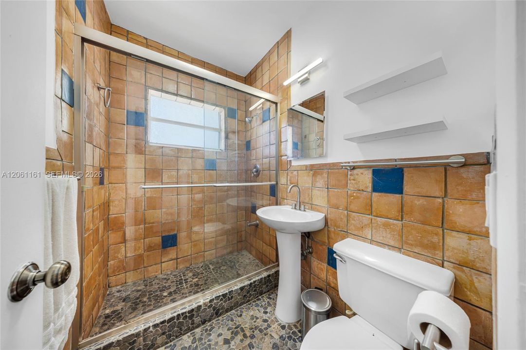 В аренду: $2,000 (0 спален, 1 ванн, 420 Квадратных фут)