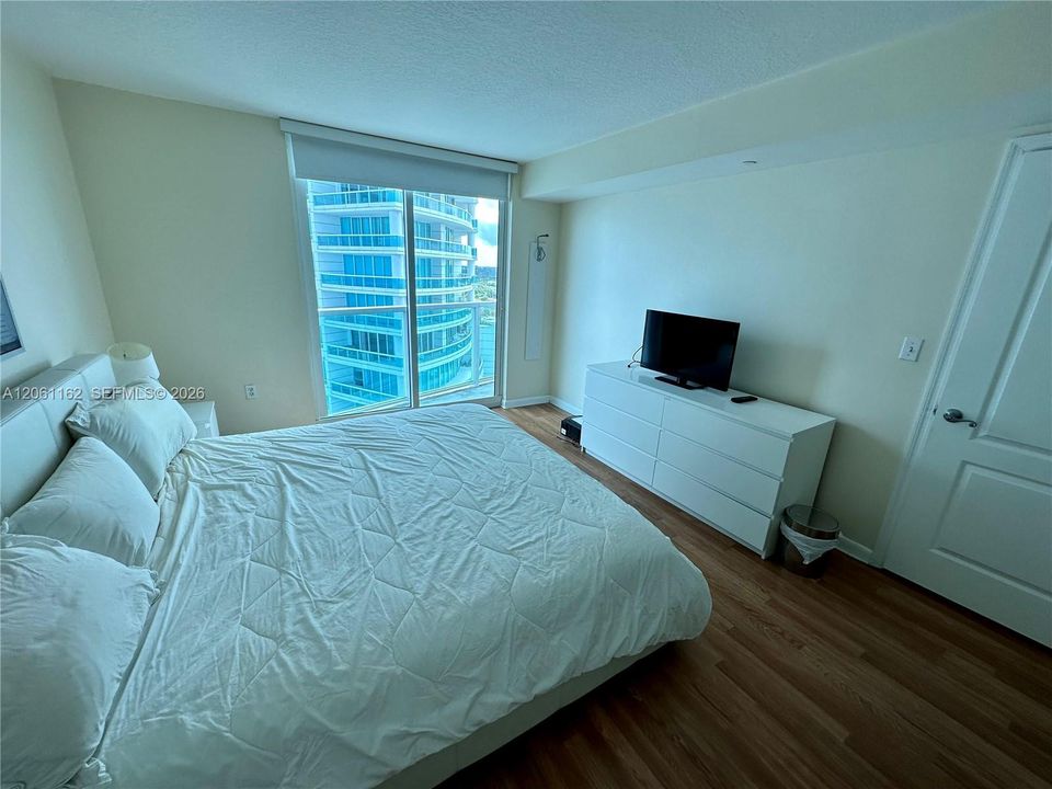 For Rent: $3,100 (1 beds, 1 baths, 791 Square Feet)