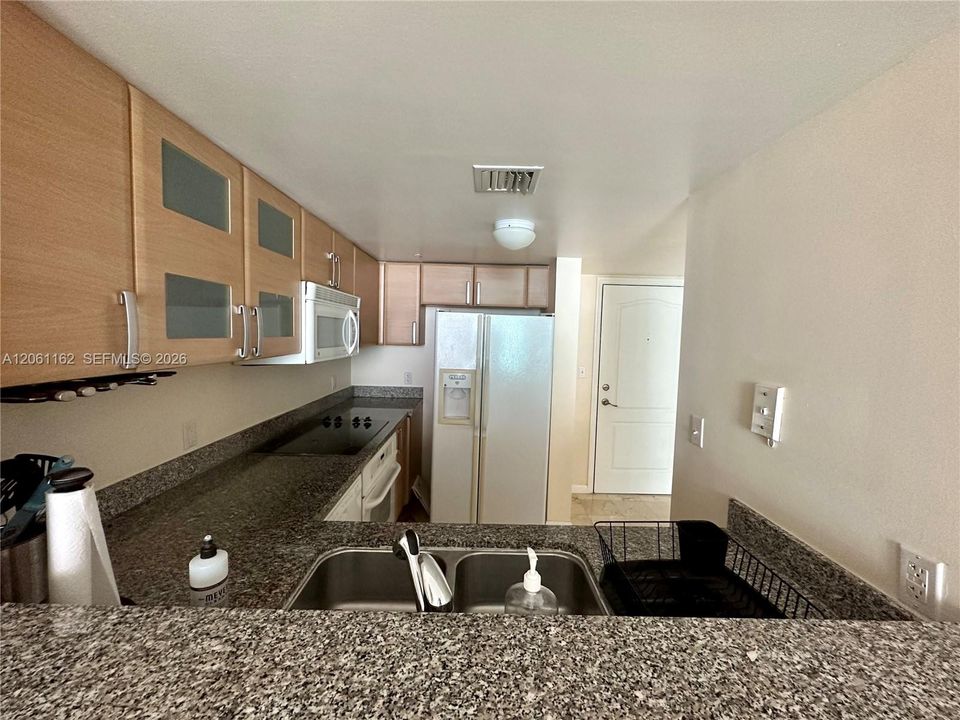 For Rent: $3,100 (1 beds, 1 baths, 791 Square Feet)