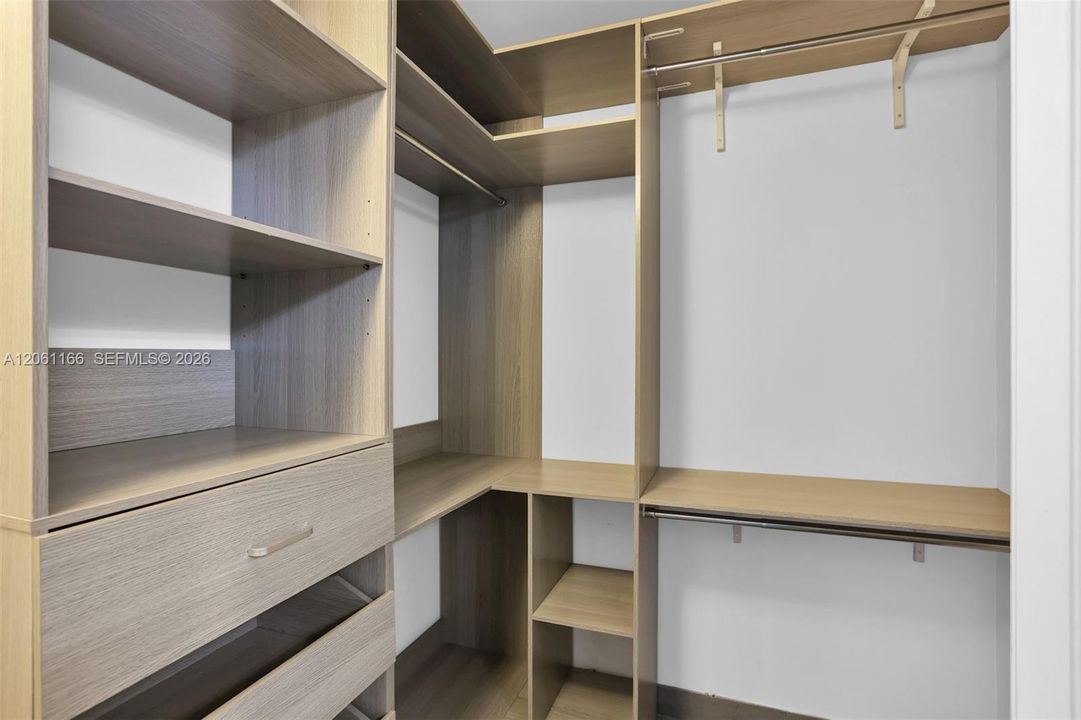 В аренду: $7,000 (2 спален, 2 ванн, 1269 Квадратных фут)