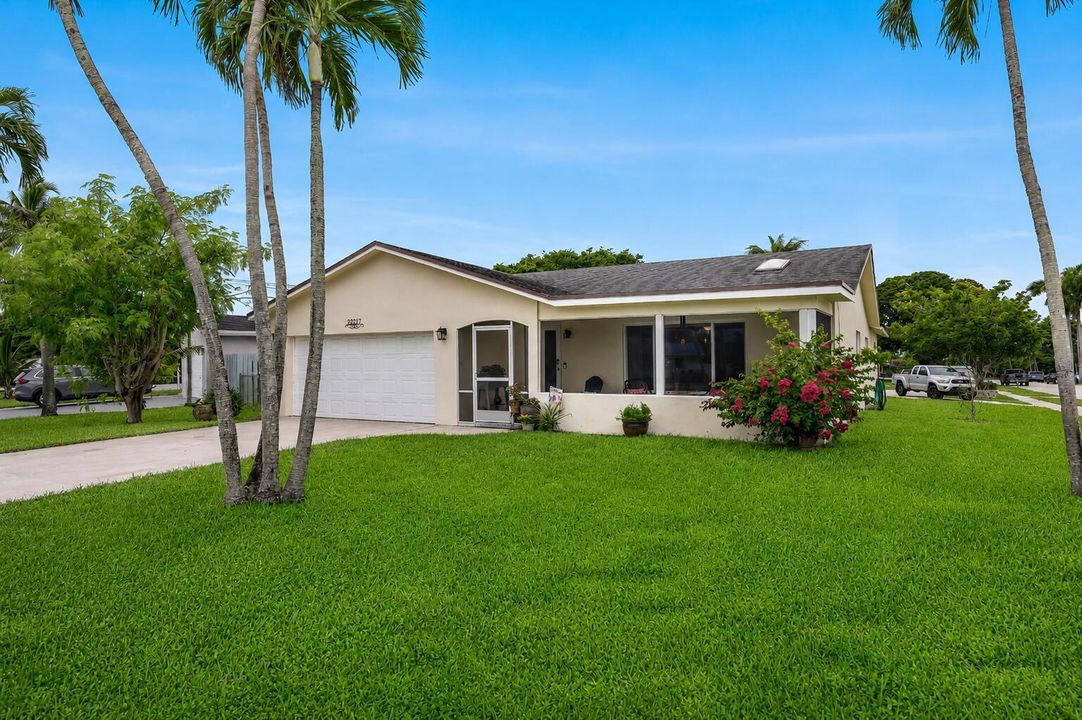 22217_SW_64th_Ter_Exterior_002