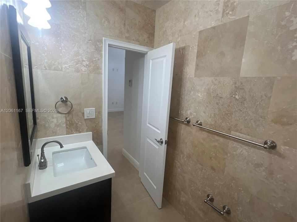 В аренду: $1,900 (1 спален, 1 ванн, 690 Квадратных фут)