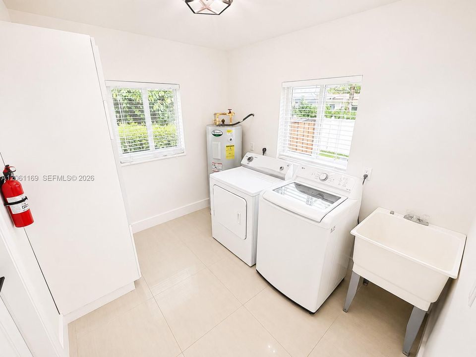 В аренду: $4,900 (3 спален, 2 ванн, 1526 Квадратных фут)