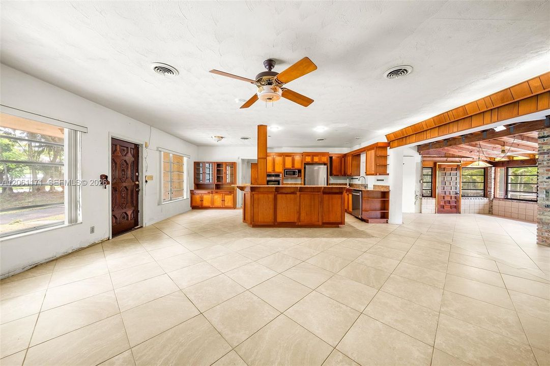 En Venta: $1,975,000 (4 camas, 3 baños, 1888 Pies cuadrados)