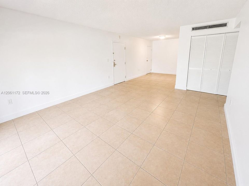 В аренду: $2,350 (2 спален, 2 ванн, 955 Квадратных фут)