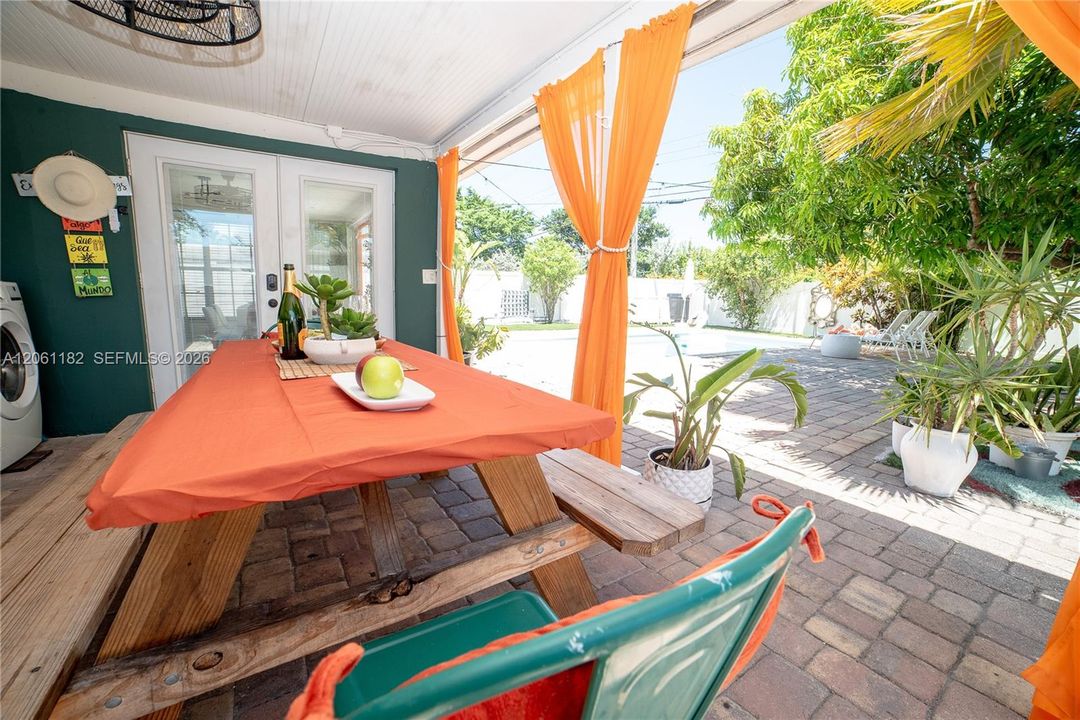 En Venta: $710,000 (3 camas, 2 baños, 1260 Pies cuadrados)