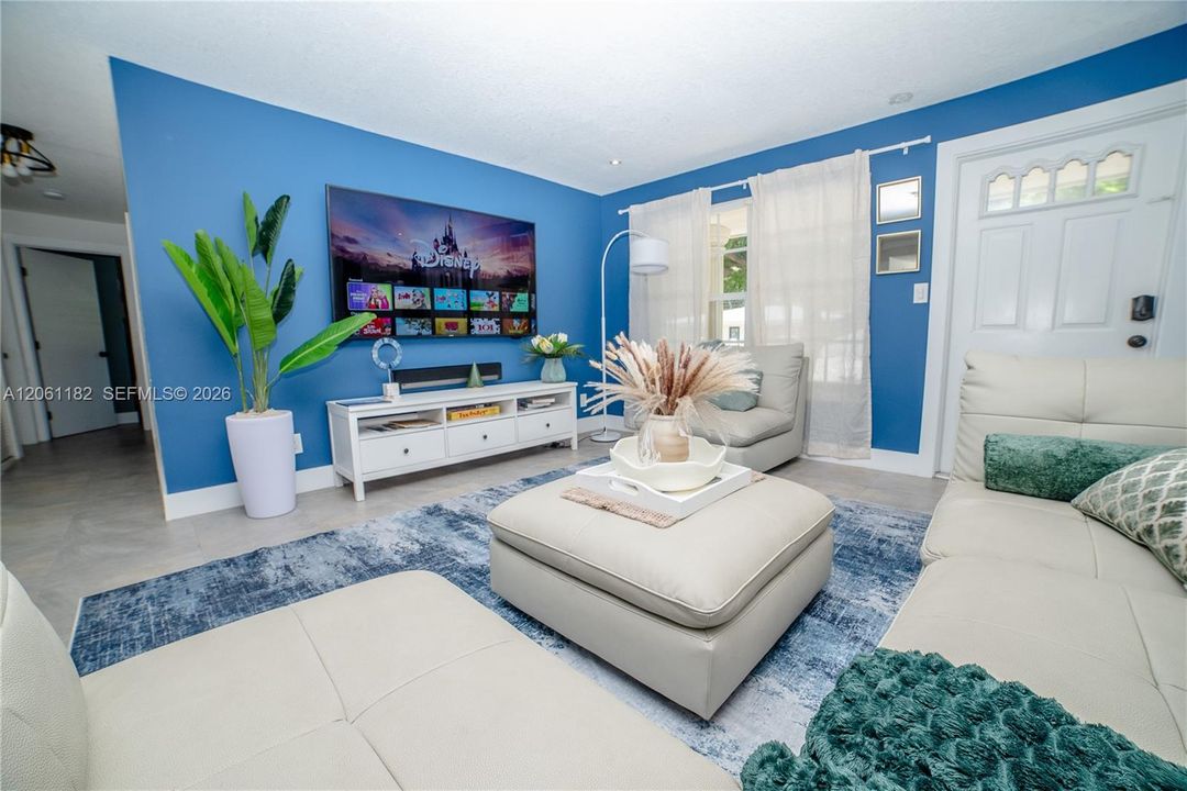 En Venta: $710,000 (3 camas, 2 baños, 1260 Pies cuadrados)