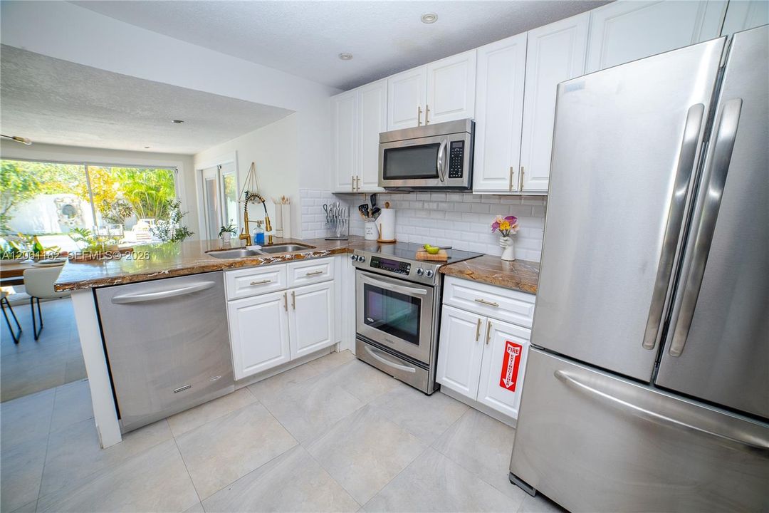En Venta: $710,000 (3 camas, 2 baños, 1260 Pies cuadrados)