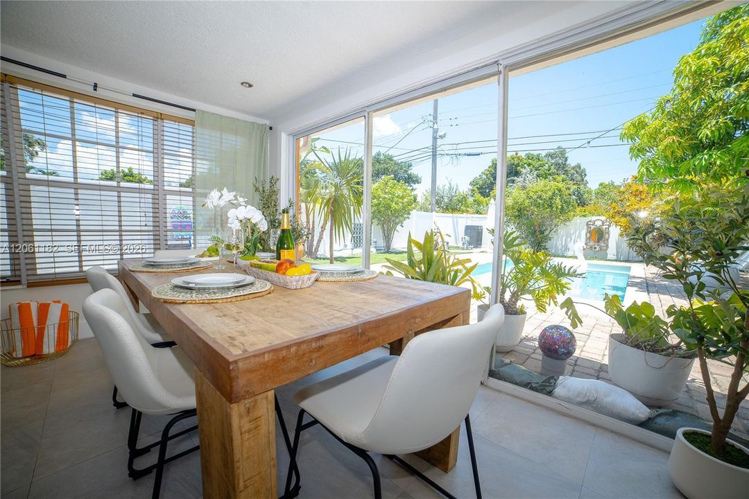 En Venta: $710,000 (3 camas, 2 baños, 1260 Pies cuadrados)