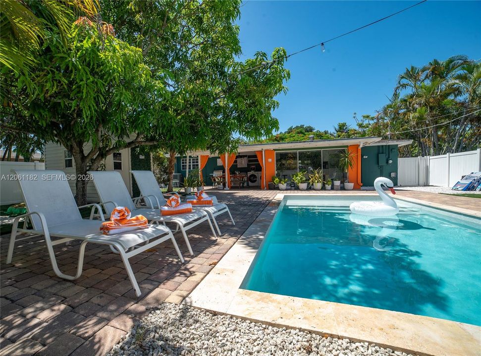 En Venta: $710,000 (3 camas, 2 baños, 1260 Pies cuadrados)