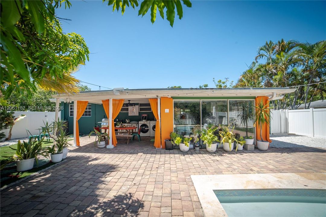 En Venta: $710,000 (3 camas, 2 baños, 1260 Pies cuadrados)