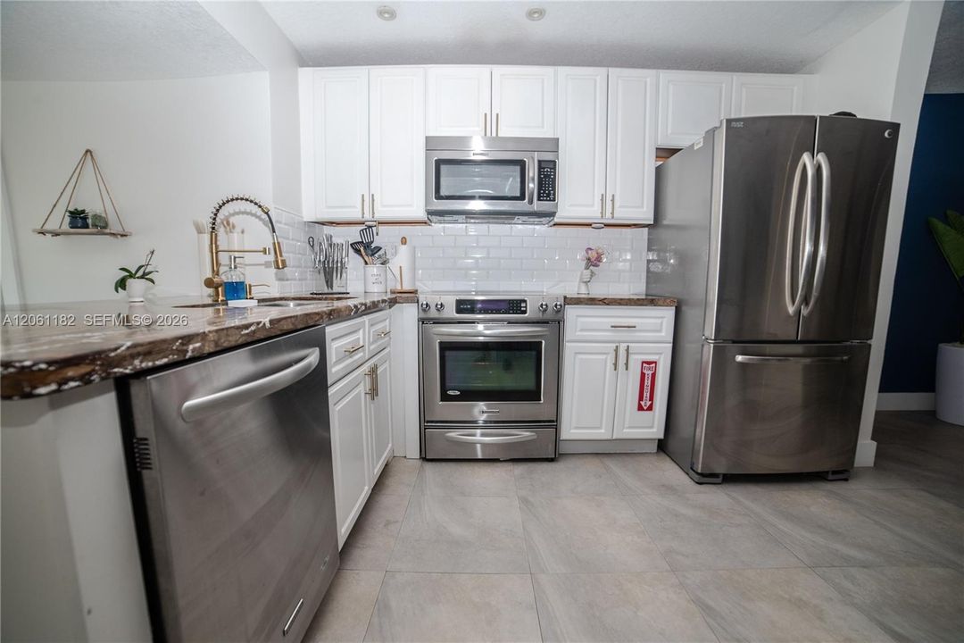 En Venta: $710,000 (3 camas, 2 baños, 1260 Pies cuadrados)