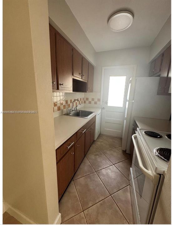 В аренду: $1,950 (1 спален, 1 ванн, 650 Квадратных фут)