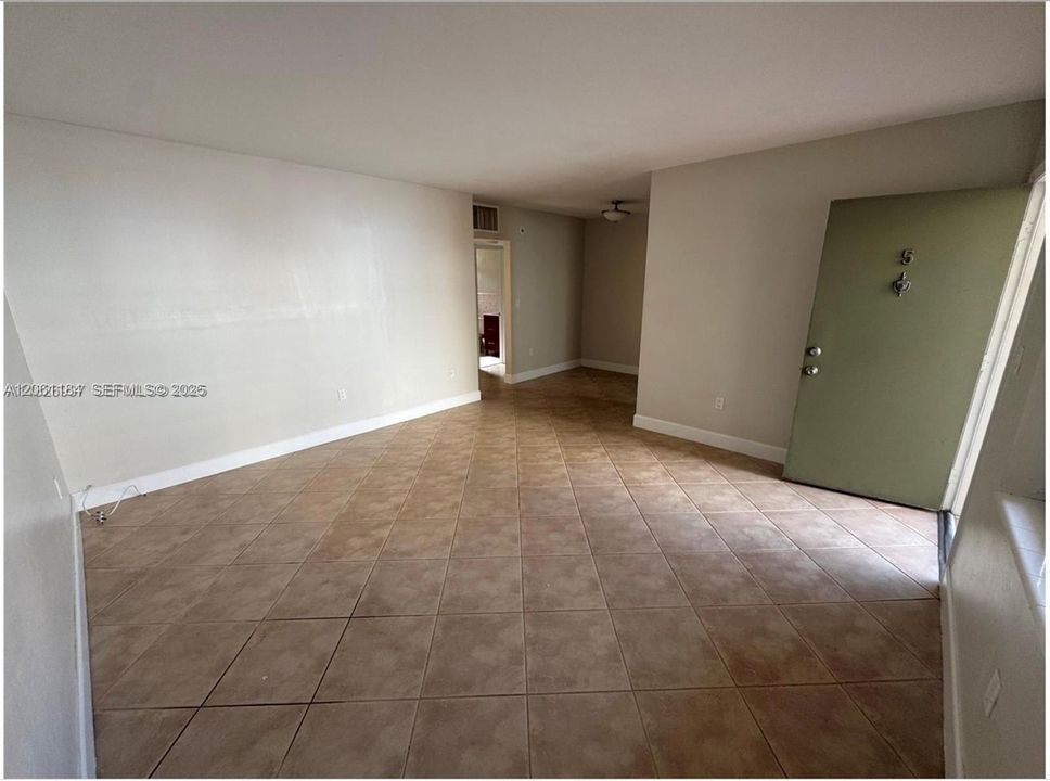 В аренду: $1,950 (1 спален, 1 ванн, 650 Квадратных фут)